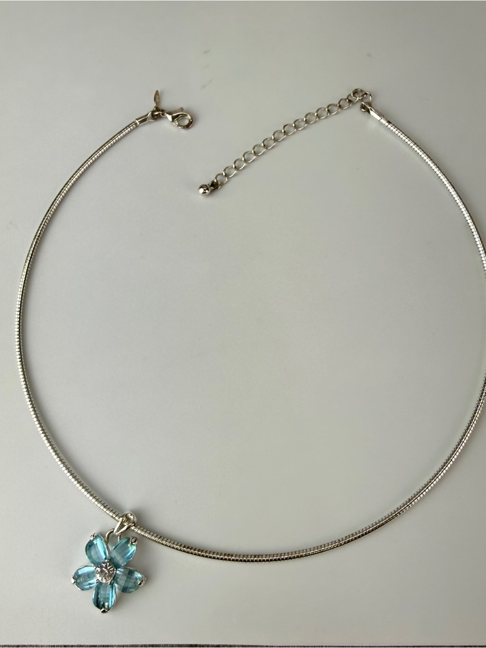 Avon Nina Ricci Light Blue Crystal Flower Silver Tone Coil Necklace - Picture 4 of 8